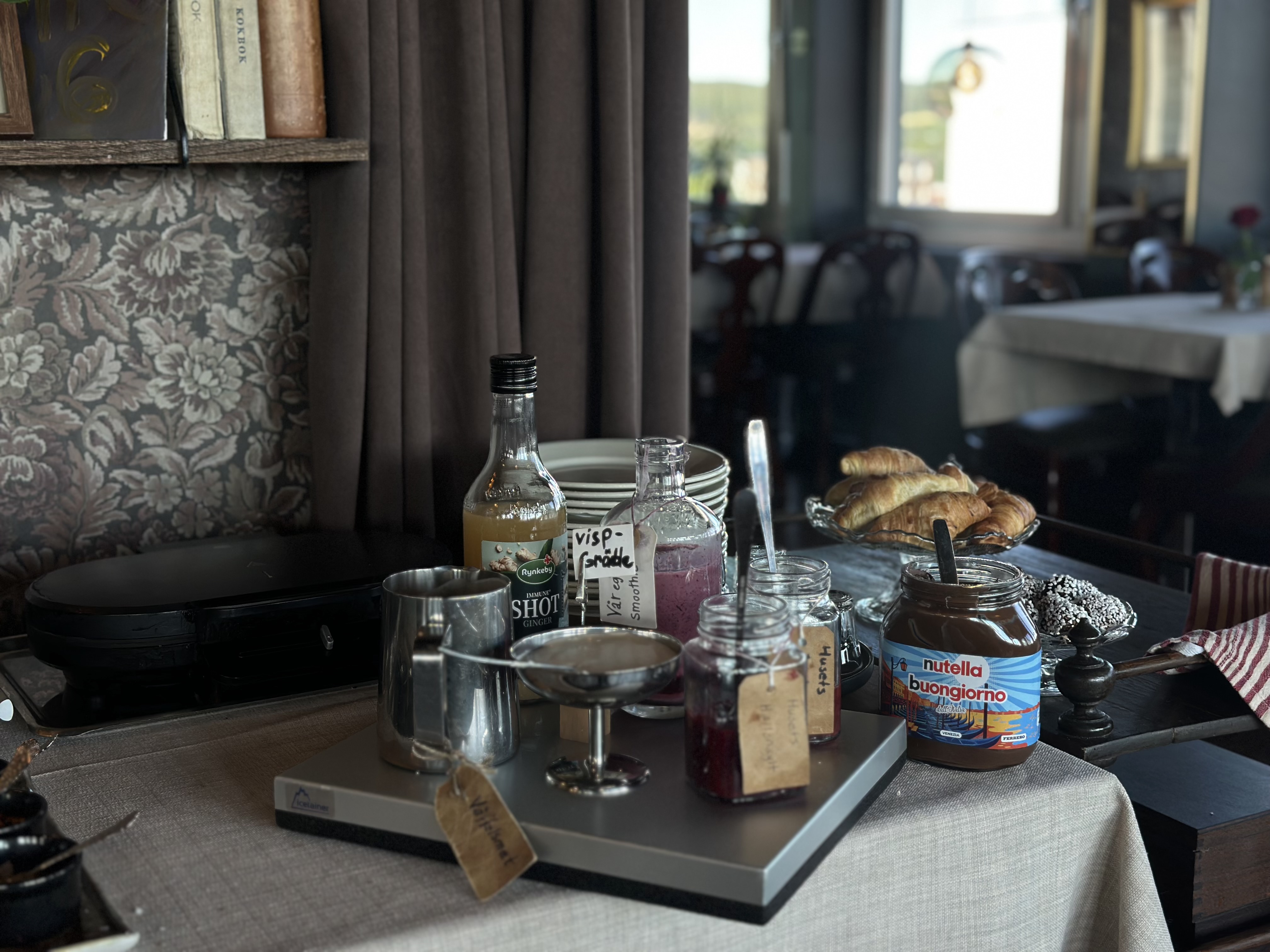 Frukostservering på Hotell Victoria