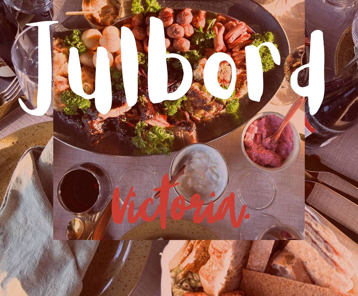 Julbord på silverfat på Restaurang Victoria